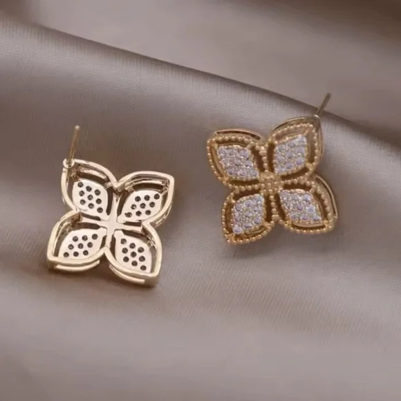 Alhambra Venetian Princess Gold Leaf Elegant 18K Gold Stainless Steel Earrings - Picture 5 of 5